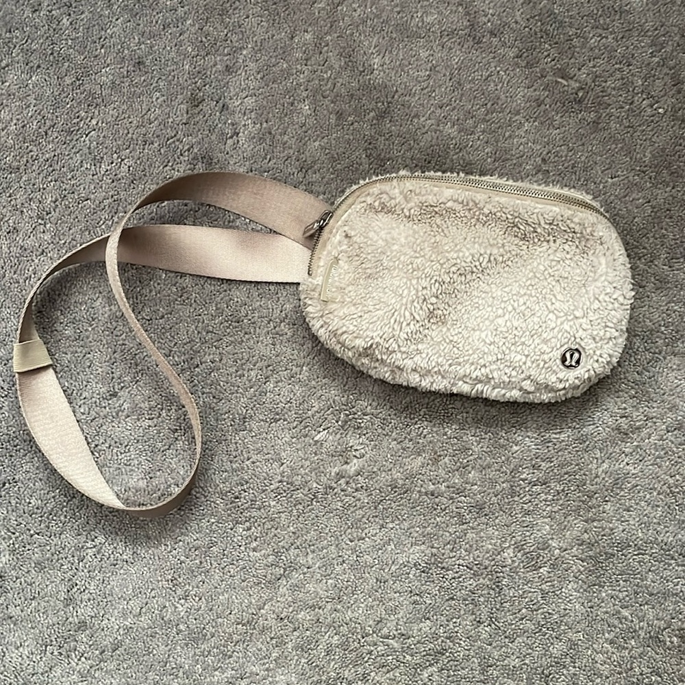 lululemon belt bag FUZZY